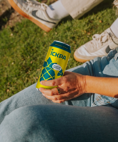 Iskra Can in Hand
